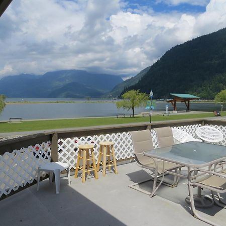 Harrison Village Motel Harrison Hot Springs Eksteriør billede