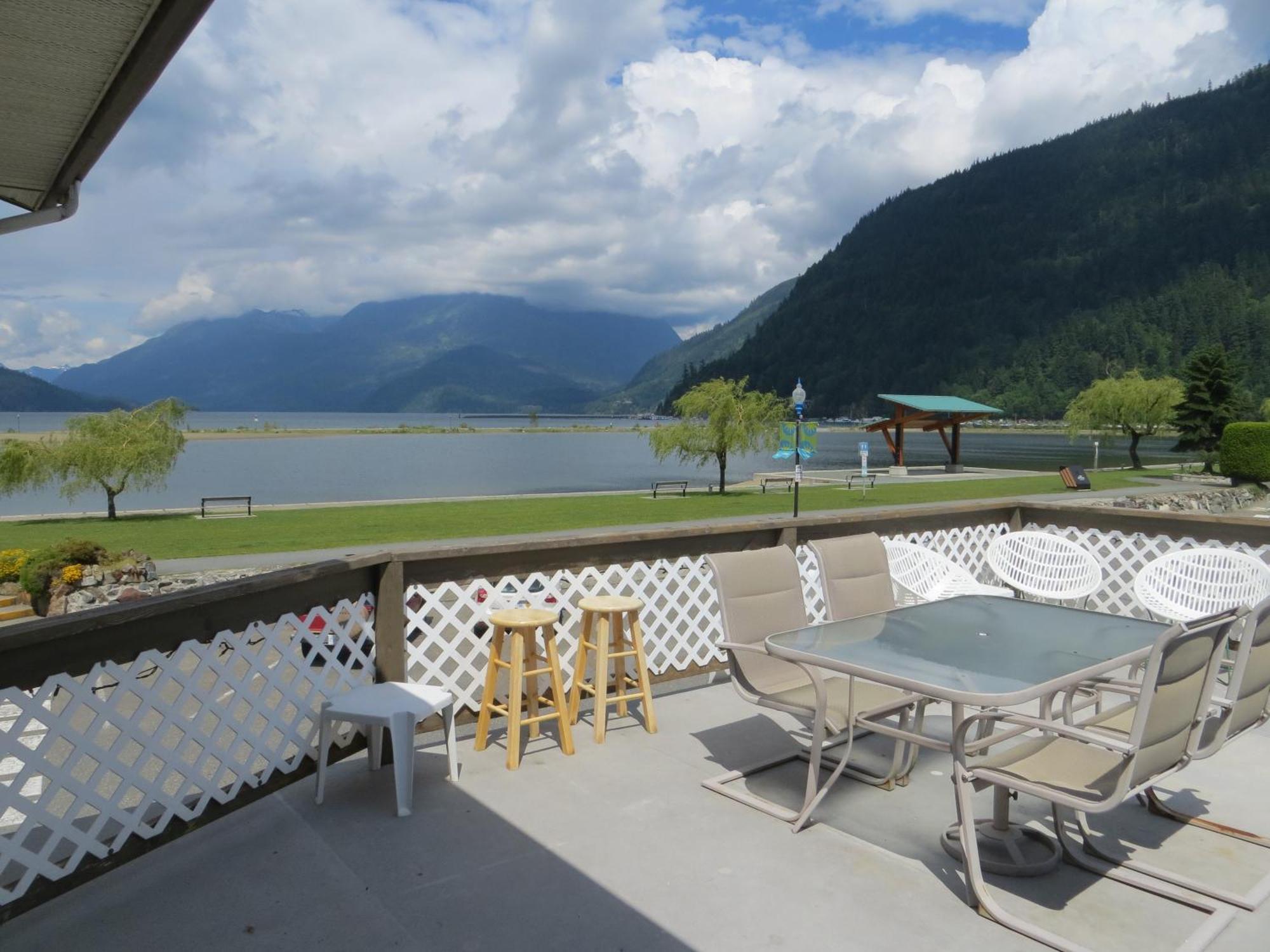 Harrison Village Motel Harrison Hot Springs Eksteriør billede