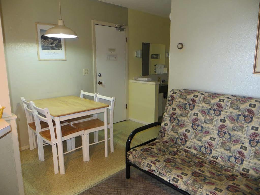Harrison Village Motel Harrison Hot Springs Eksteriør billede